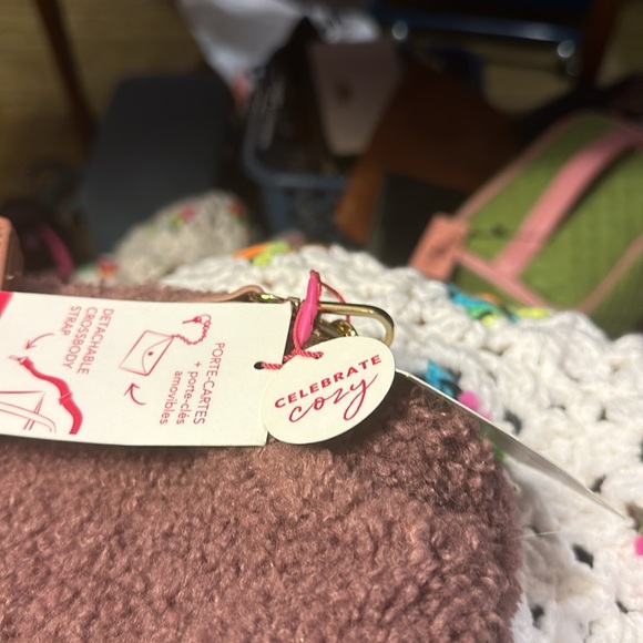 ISAAC MIZRAIHI New York, new with tags celebrate cozy days detachable Crossbody. - Picture 13 of 14